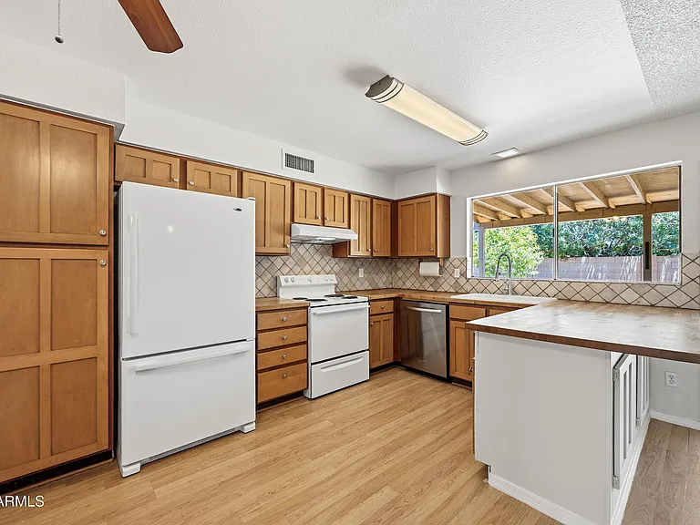 2216 W Straford Dr — Photo 9