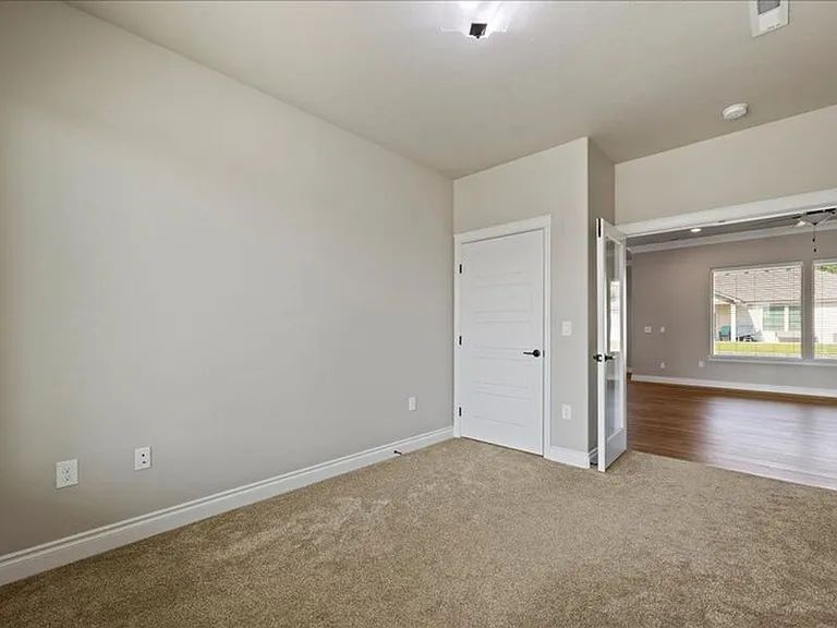 1615 Palermo Ave — Photo 15
