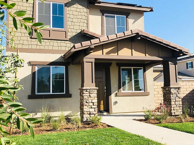 2897 E La Avenida Dr — Photo 3