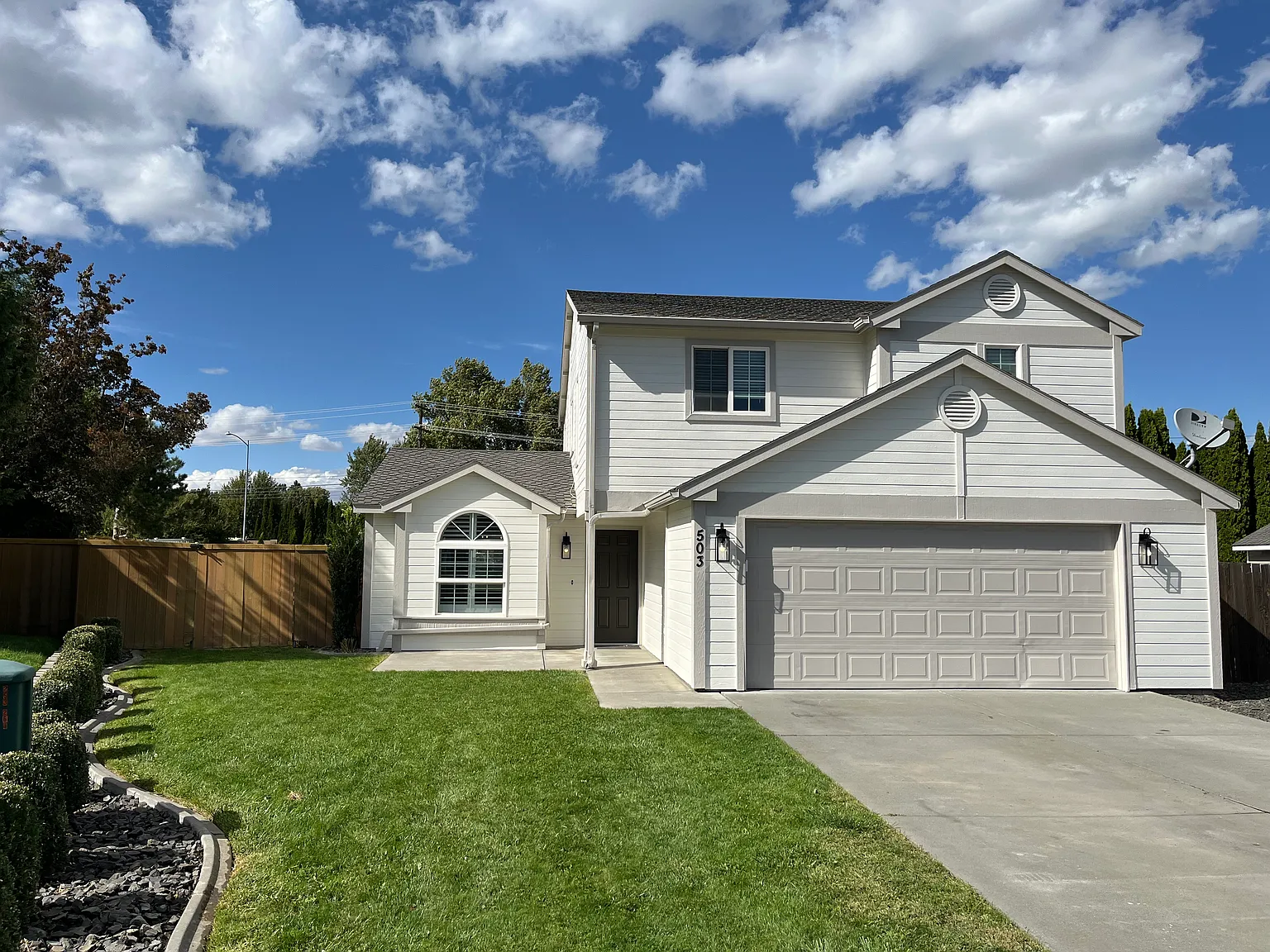 4 bed, 2.5 bath, 2000 sqft, $3,000 — Photo 1