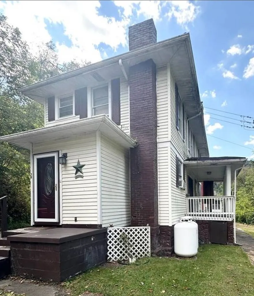 3 bed, 1.5 bath, 2150 sqft, $850 — Photo 2