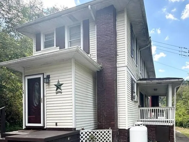 79 Lovers Ln — Photo 2