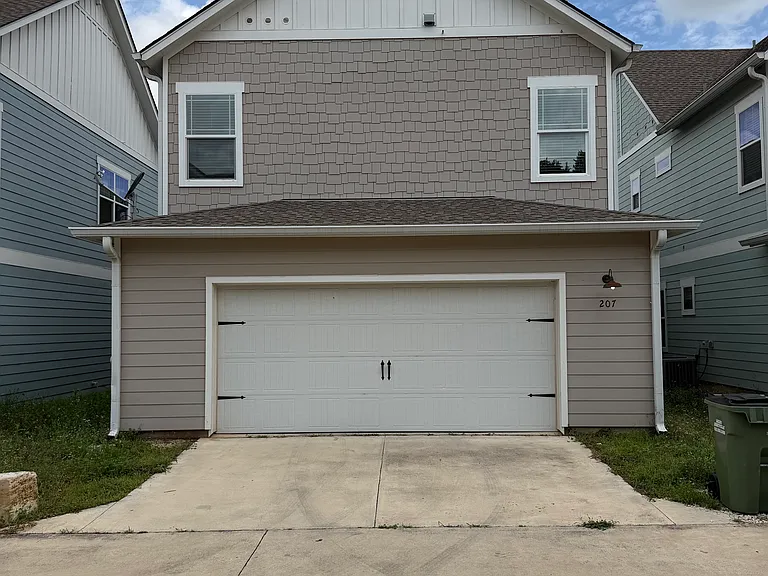 207 Grange St — Photo 10