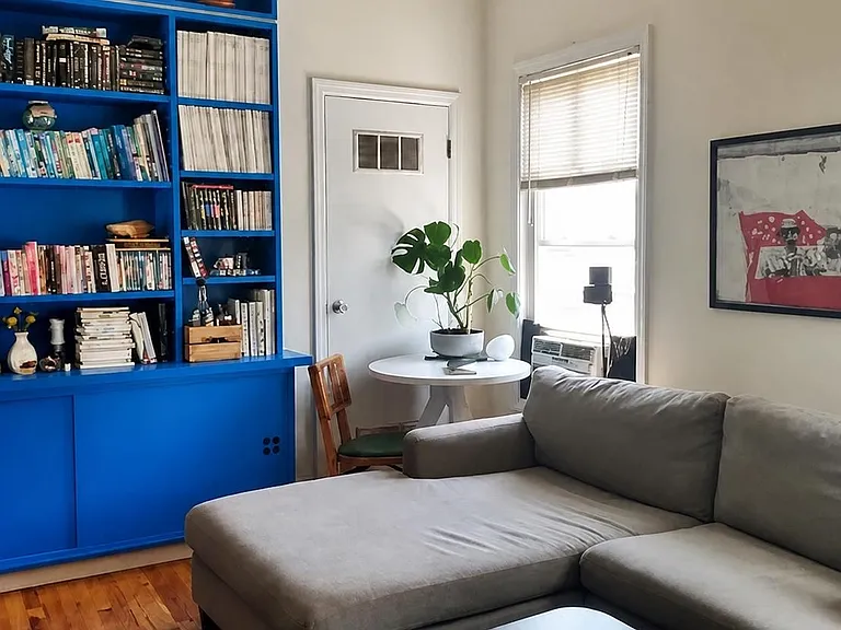 382 2nd St #4 — Photo 2