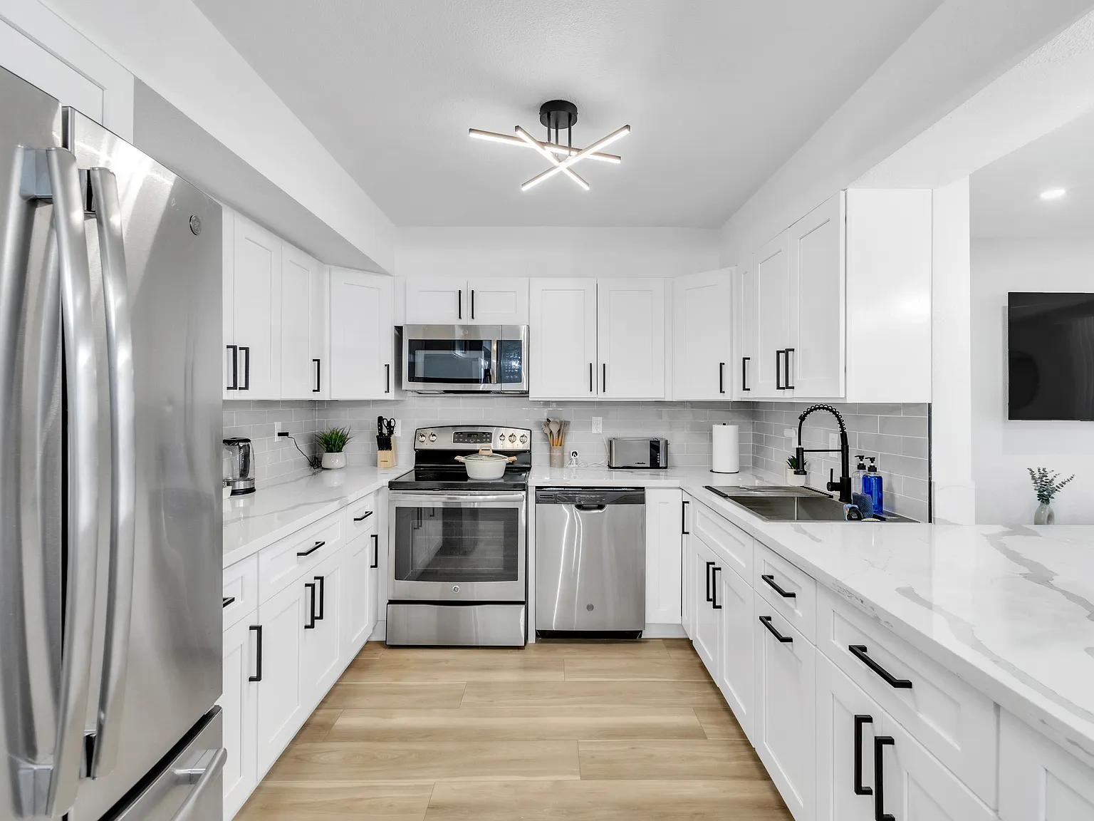 2 bed, 1321 sqft, $2,200 — Photo 3