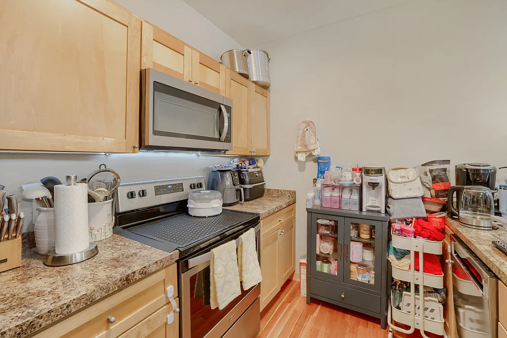 1 bed, 1002 sqft, $1,600 — Photo 3
