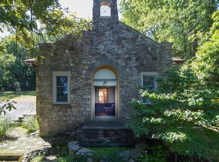 2414 Polk Valley Rd, Hellertown, PA 18055