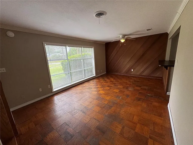 5855 Woodvale Dr — Photo 9