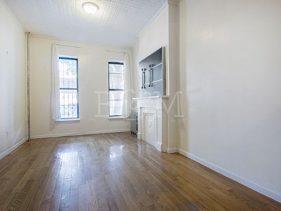 2nd image of 81 Underhill Ave #8
