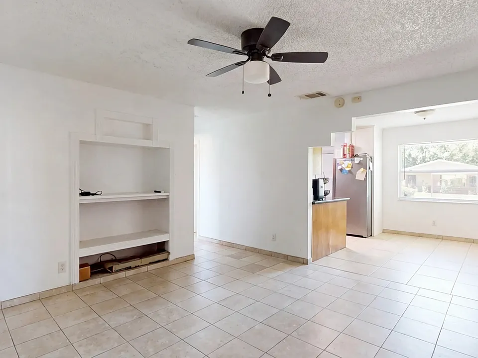 86150 Las Flores Ave