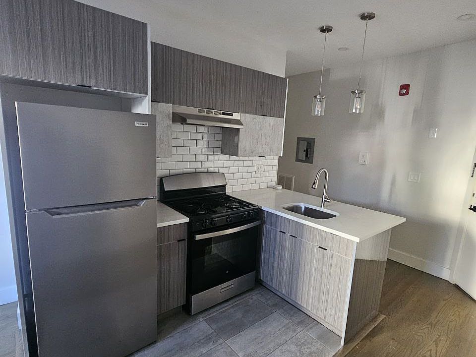 1st image of 535 Hawthorne Ave APT 105