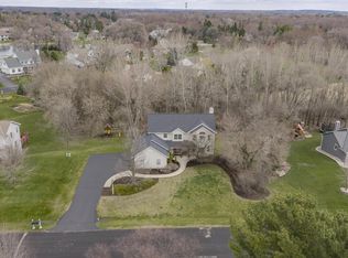 412 East Red Pine CIRCLE, Dousman, WI 53118