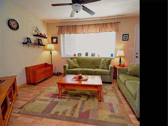 4th image of 49 Shady Ln