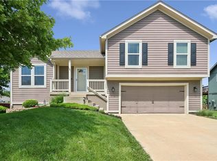 1004 E Pumpkin Ridge St, Gardner, KS 66030