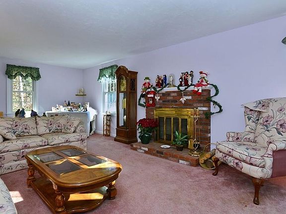 5th image of 55 Holly Ln