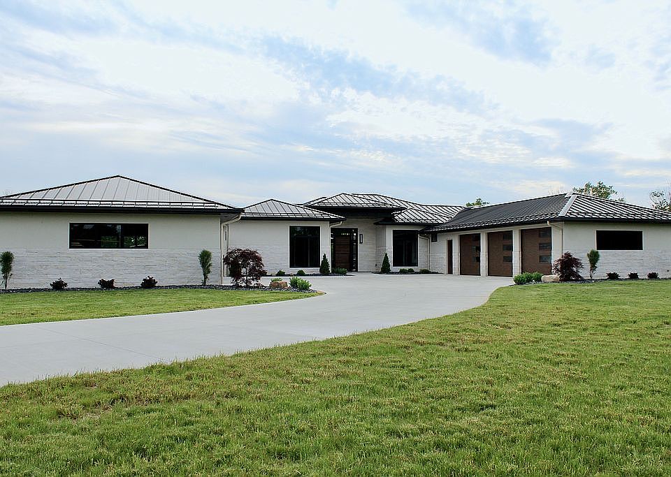 2nd image of 6018 Macdougall Ln