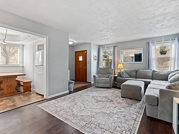 3rd image of 209 Line Ave