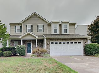 9823 Forest Run Ln, Charlotte, NC 28277