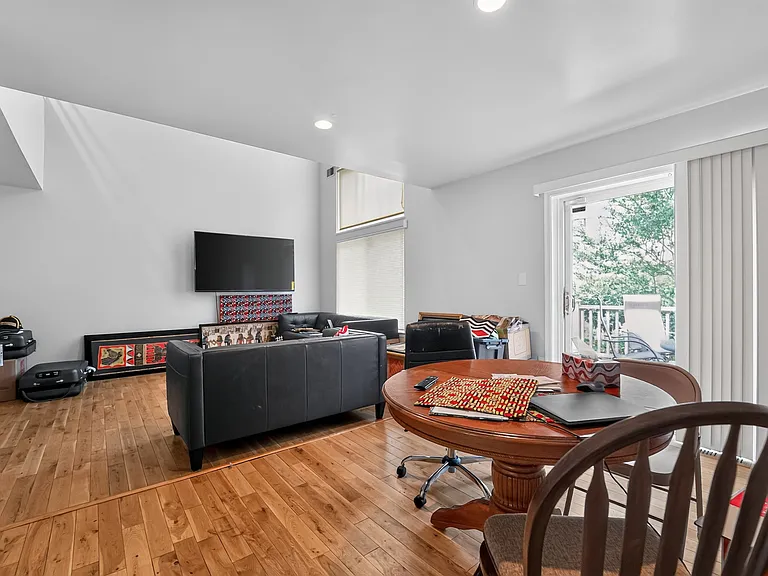 5607 Vantage Point Rd — Photo 11