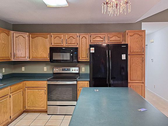 4th image of 619 Leah Ln