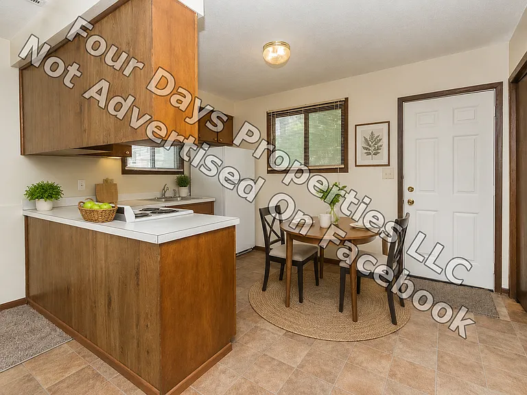 4421 S Union St — Photo 6