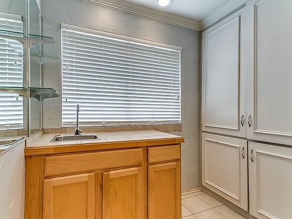 5th image of 4416 Boston Dr