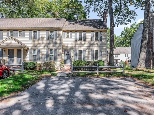 348 Wellman Ave, North Chelmsford, MA 01863