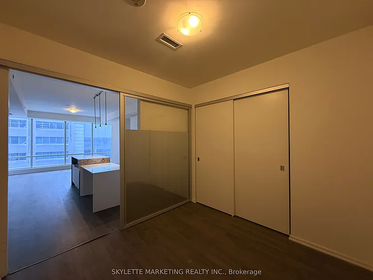 1 Bloor St E #422 — Photo 14