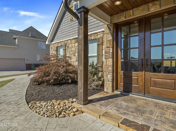 8801 Brookhaven Dr, Knoxville, TN 37931