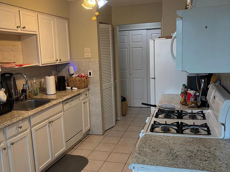 414 Sharon Garden Ct — Photo 2