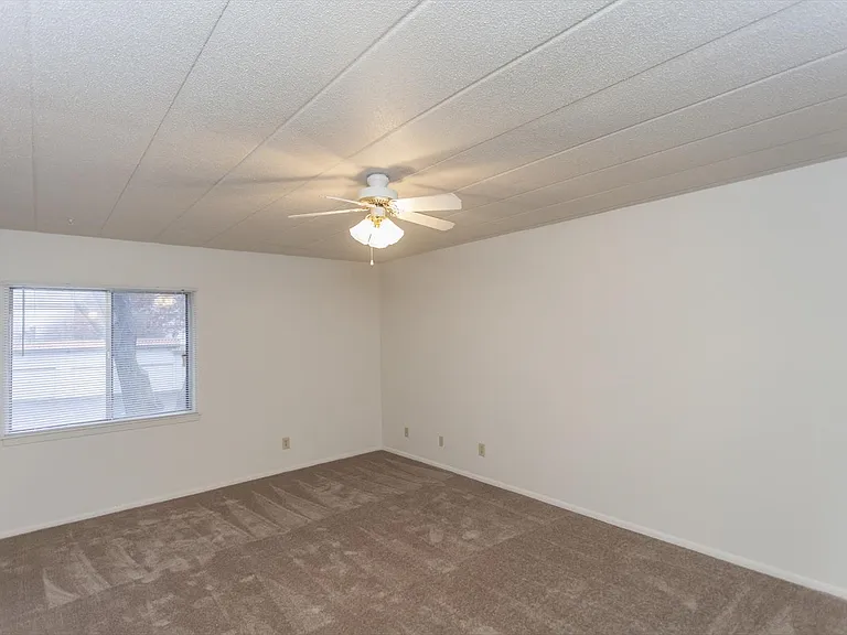 Montclair Place — Photo 22