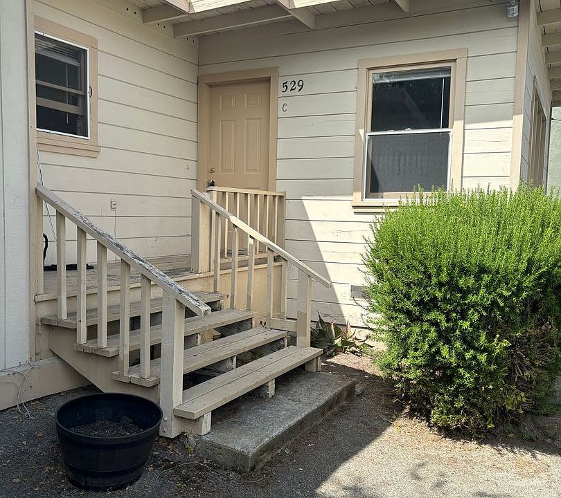 1st image of 529 Laine St APT C