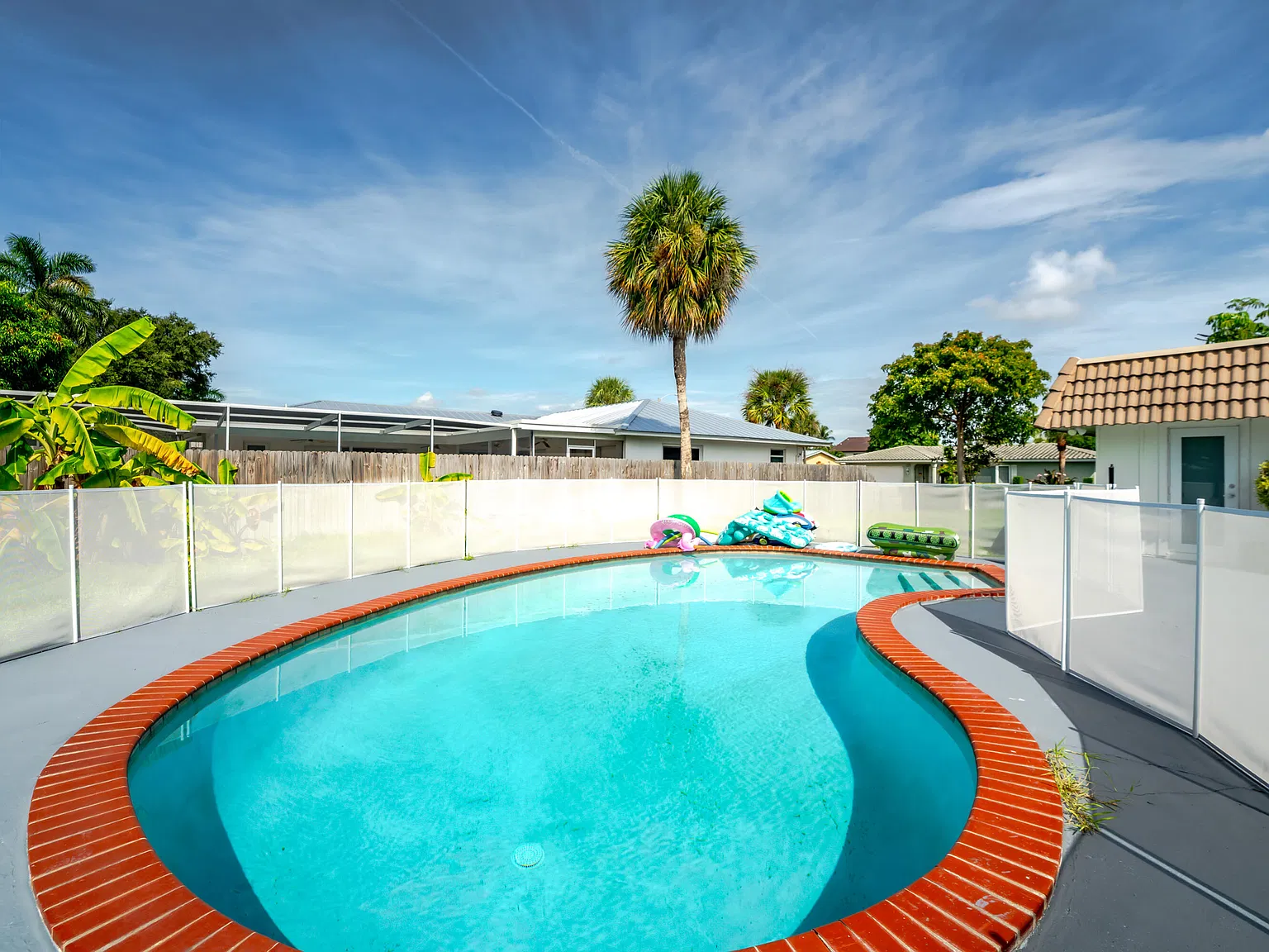 3 bed, 2.0 bath, 2528 sqft, $6,750 — Photo 4