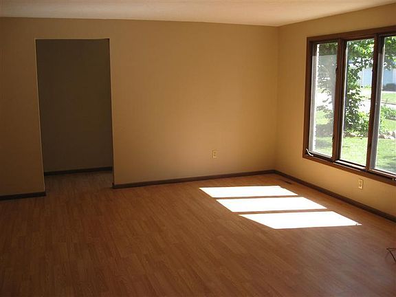 4th image of 3535 S Westwood Ave