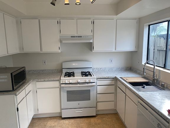 3rd image of 209 Toronto Ave #4