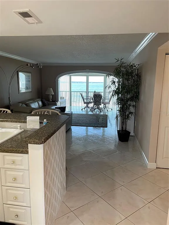 2 bed, 2.0 bath, 1007 sqft, $3,300 — Photo 4