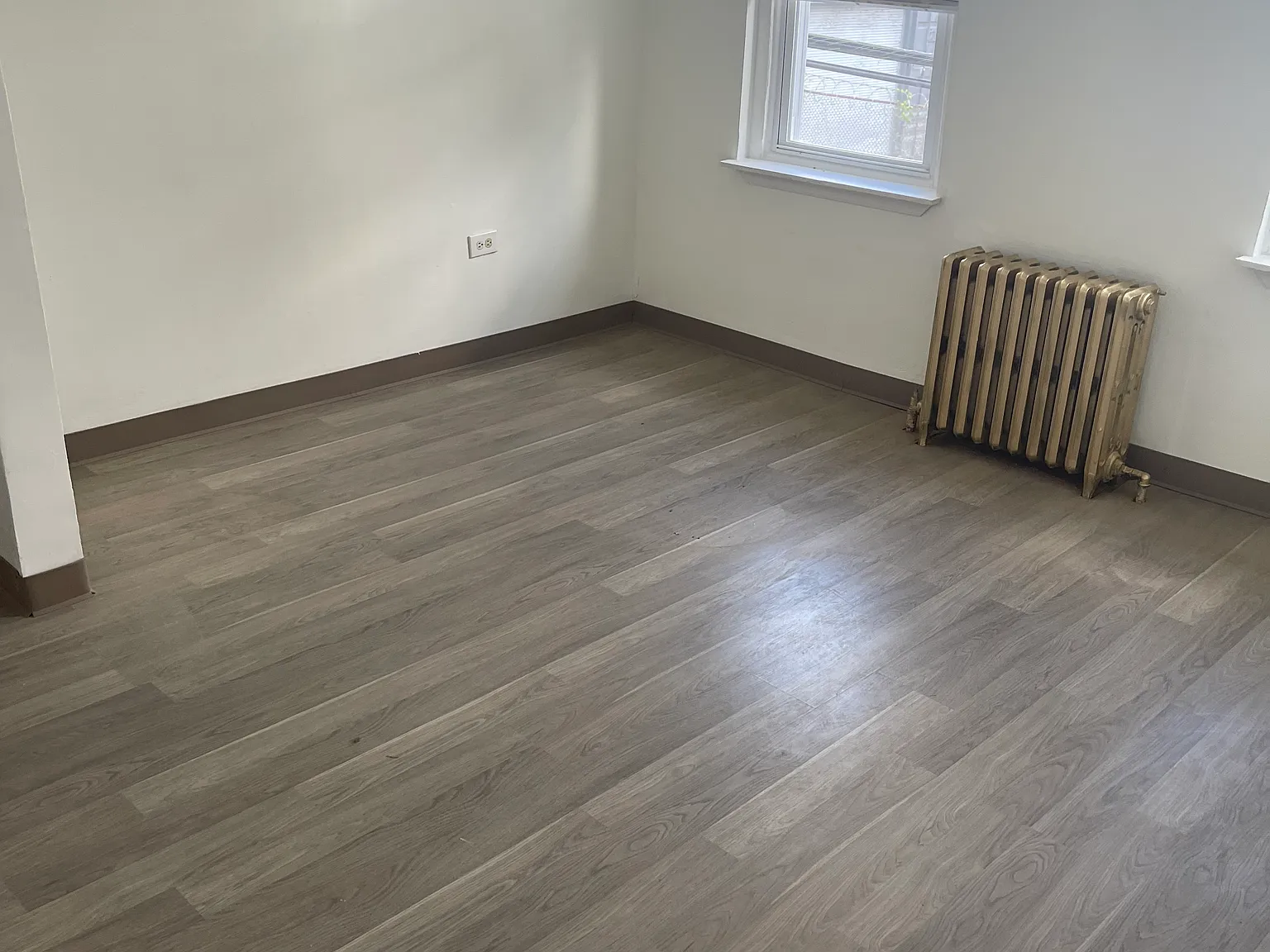 2 bed, 1000 sqft, $1,200 — Photo 2