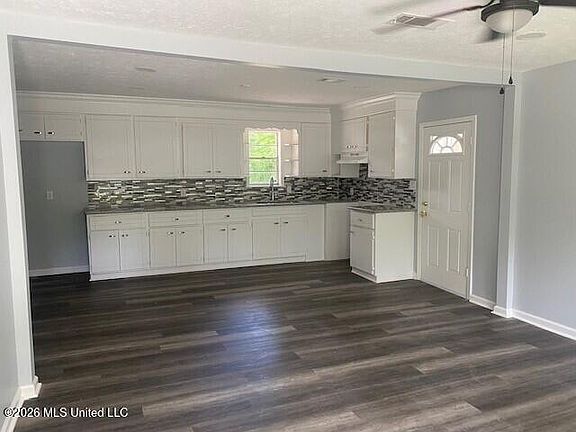 4th image of 1018 Maria Dr