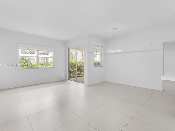 4th image of 3115 NE 184th St APT 4102