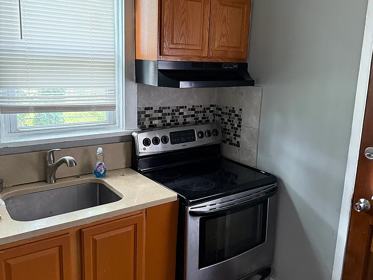 28 N 7th Ave — Photo 8