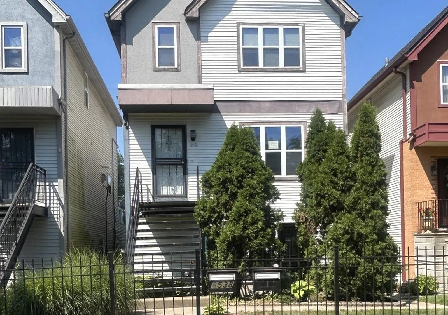 2 bed, 800 sqft, $2,000 — Photo 1