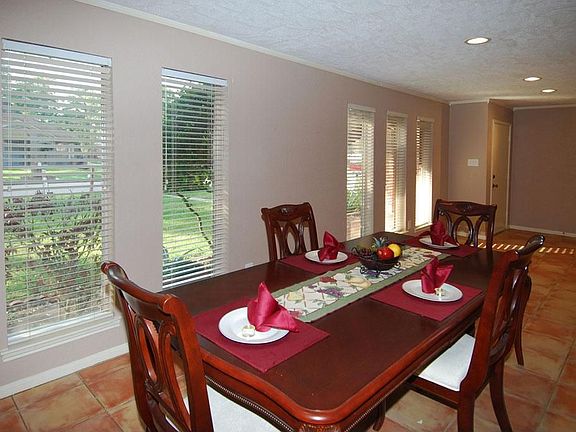 5th image of 3210 Evergreen Glade Dr