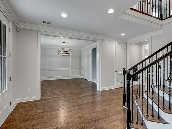 4th image of 102 Fitzgerald St
