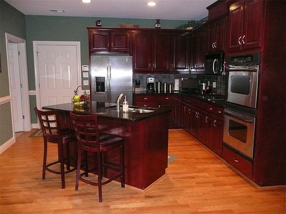 5th image of 903 Hannah Ct