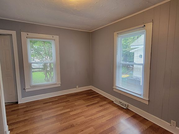 5th image of 400 N 12th Ave