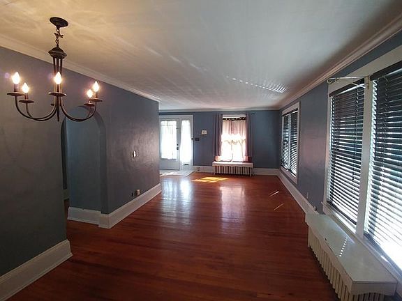 5th image of 134 Woodlawn Ave