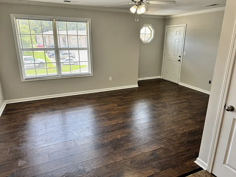 Oak Ridge Apartments — Photo 9