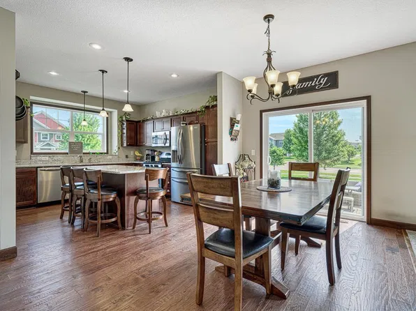 6024 158th St W, Apple Valley, MN 55124