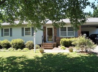 6676 Reynolda Rd, Pfafftown, NC 27040