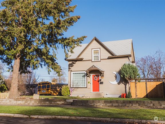 2nd image of 601 Juniper St